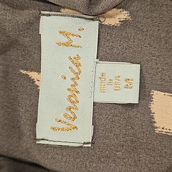 💕VERONICA M💕 Sleeveless Ruffle Blouse ~ Gray Print Medium M NWOT - Picture 6 of 7